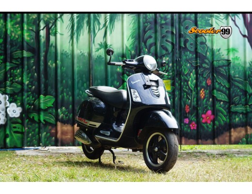Vespa GTS Super 150 Black – Timeless Italian Design Meets Modern Performance